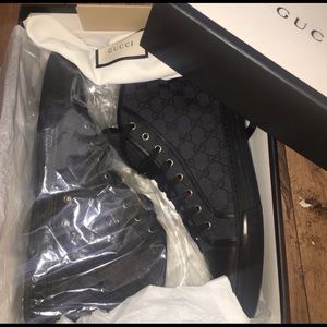 Men’s authentic Gucci sneakers